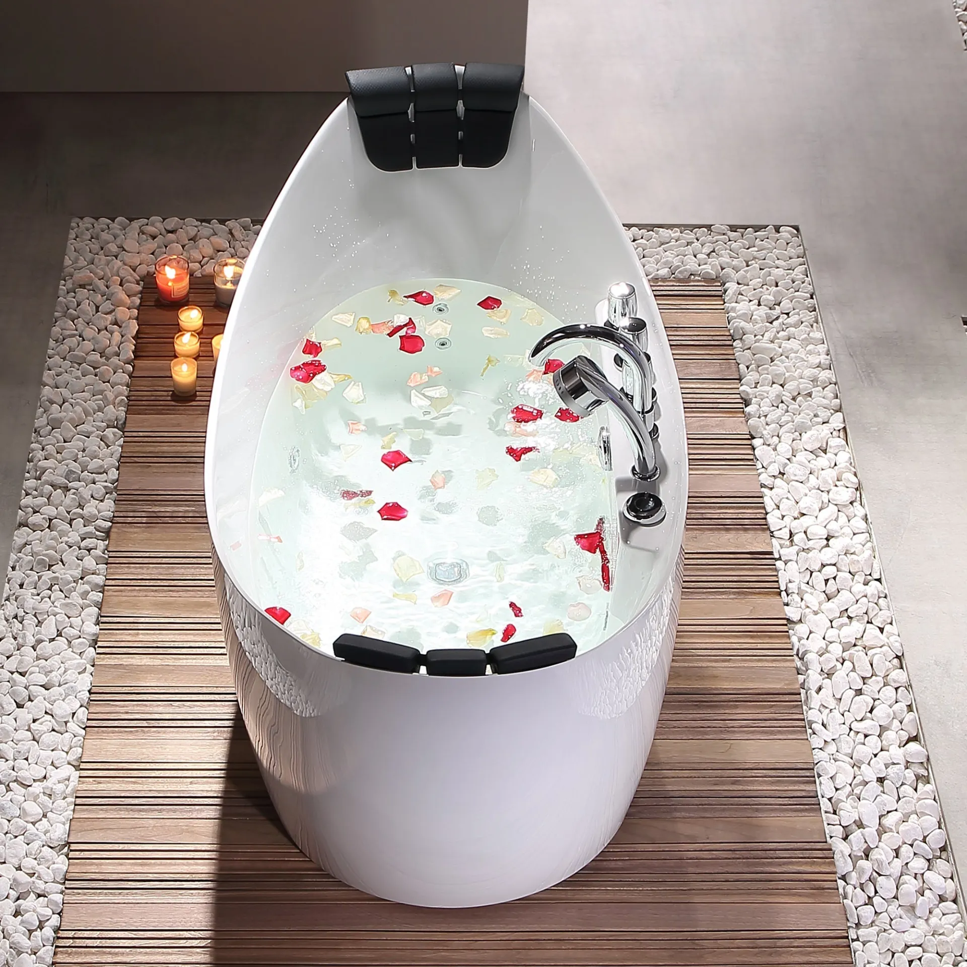 Freestanding Whirlpool Bathtub with Center Drain