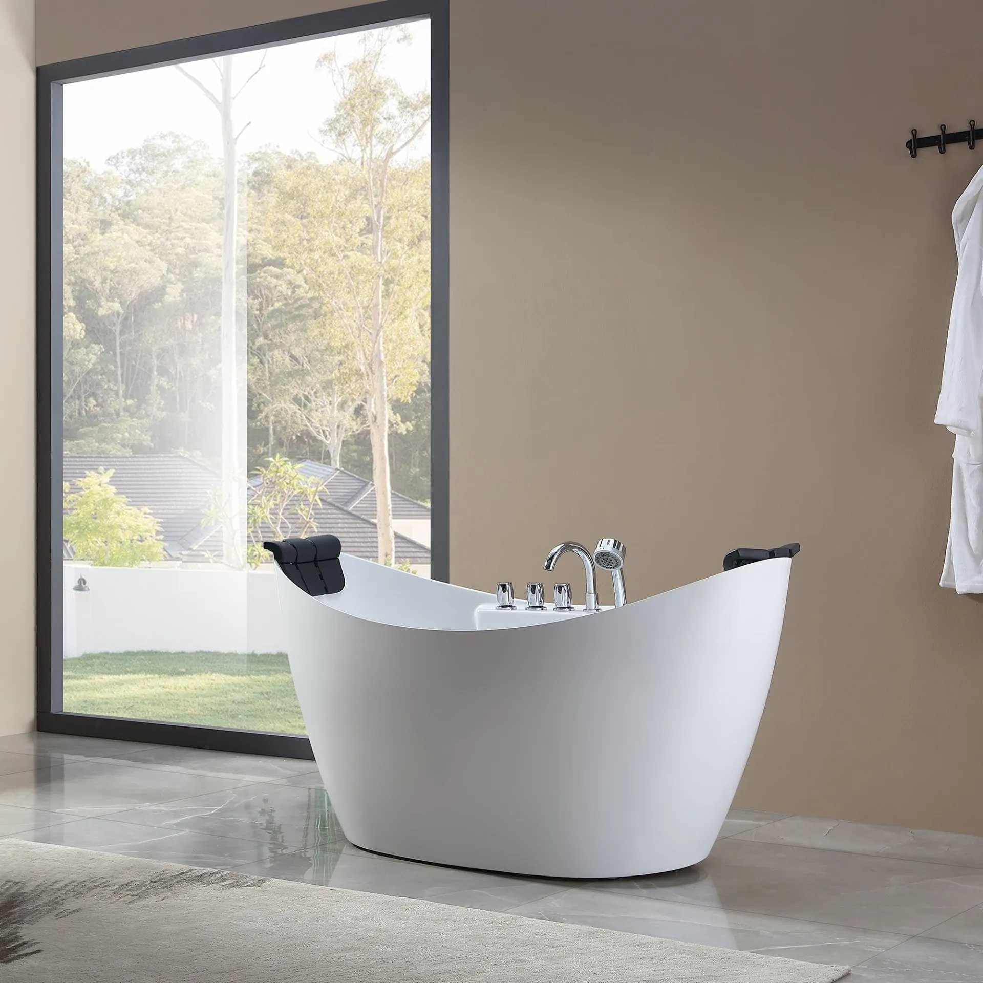 Freestanding Whirlpool Bathtub with Center Drain