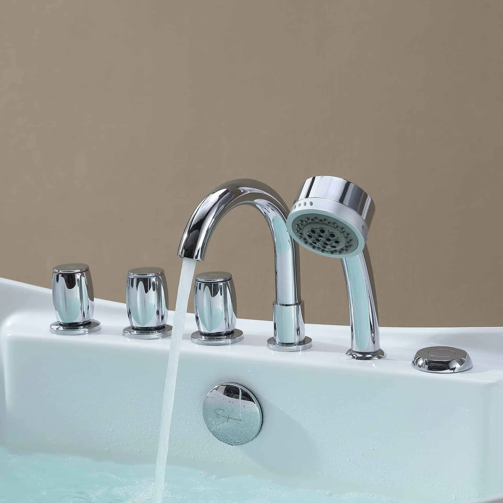 Freestanding Whirlpool Bathtub with Center Drain